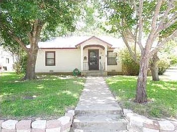 1st image of 104 N Summer St