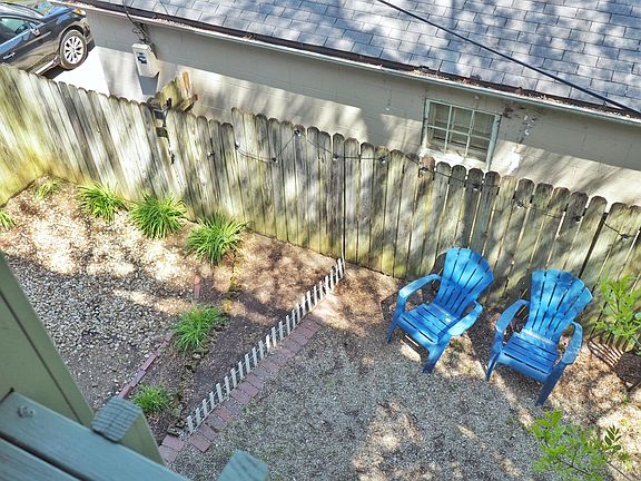 5th image of 132 E Whittier St