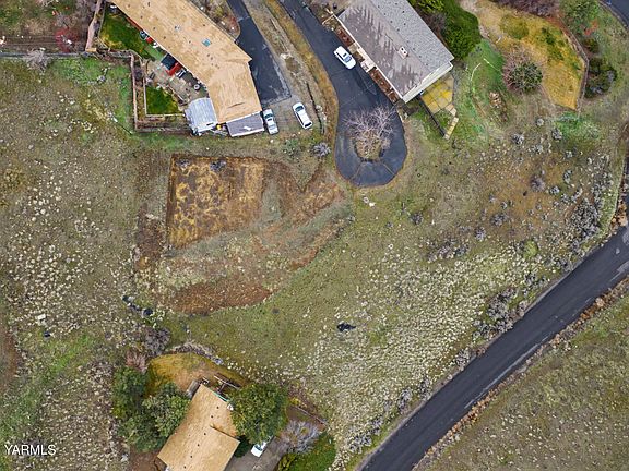 5th image of 8105 Viewcrest Way