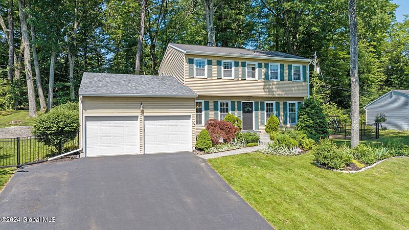 2nd image of 17 Woodstream Drive