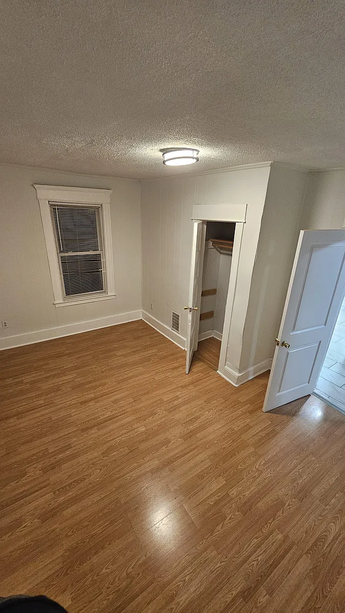 Building Photo - 587 Winchester Ave #1