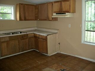 2nd image of 2300 Golden Ave