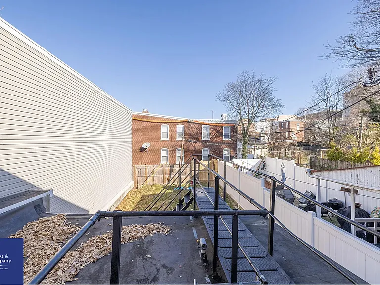 1739 W 5th St #2 — Photo 12