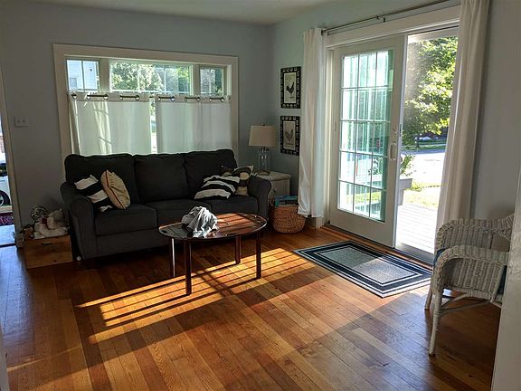 2nd image of 402 Antrim St