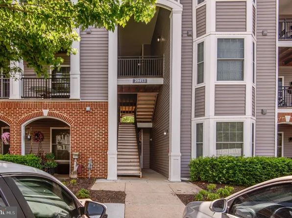 20453 Chesapeake Sq Unit 303, Sterling, VA 20165