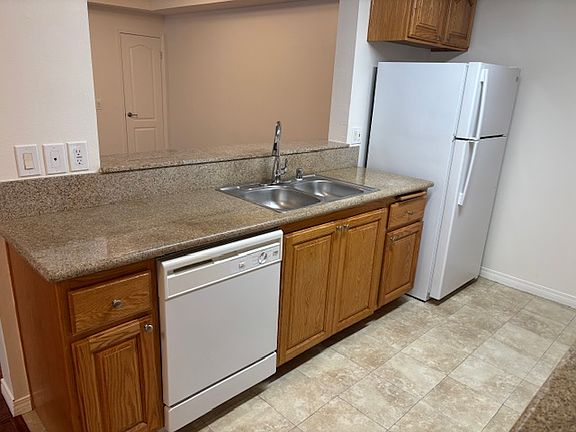 5th image of 3401 Manning Ave APT 107