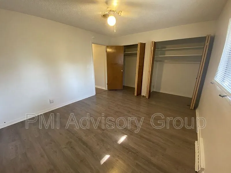 2 bed, 1.0 bath, 924 sqft, $950 — Photo 2