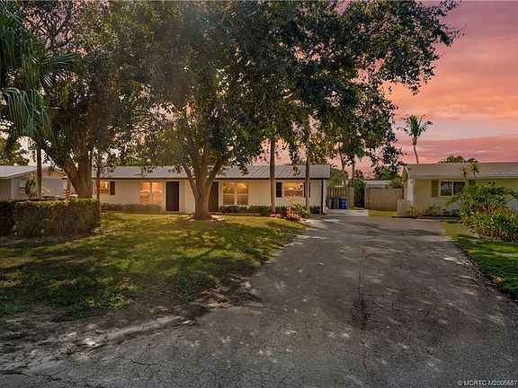 2nd image of 2446 SW Hideaway Ln