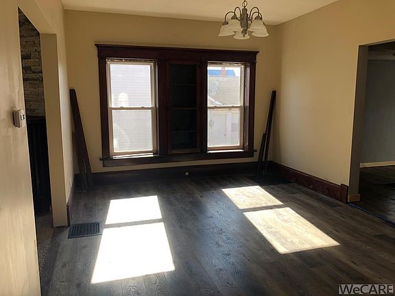 5th image of 121 N Cherry St