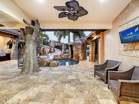 3rd image of 8180 Aerie Ct