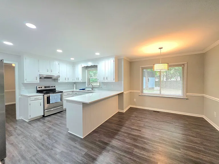 415 Rosewood Ln — Photo 10