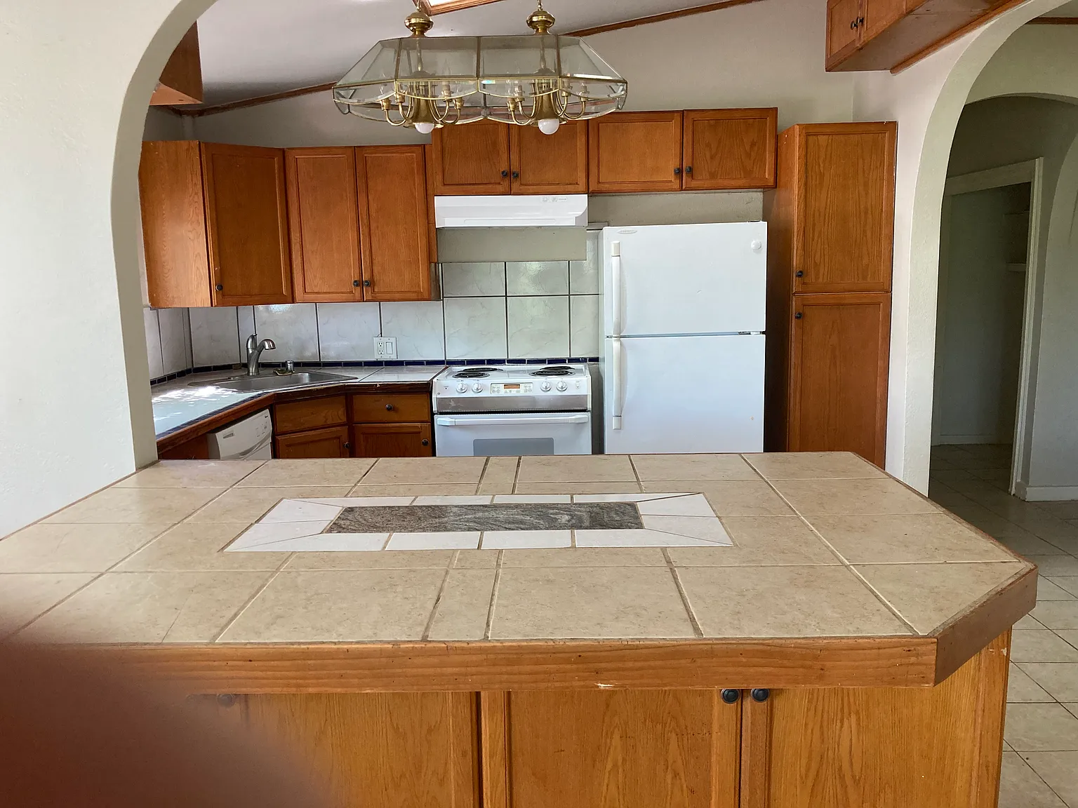 3 bed, 1400 sqft, $1,650 — Photo 1