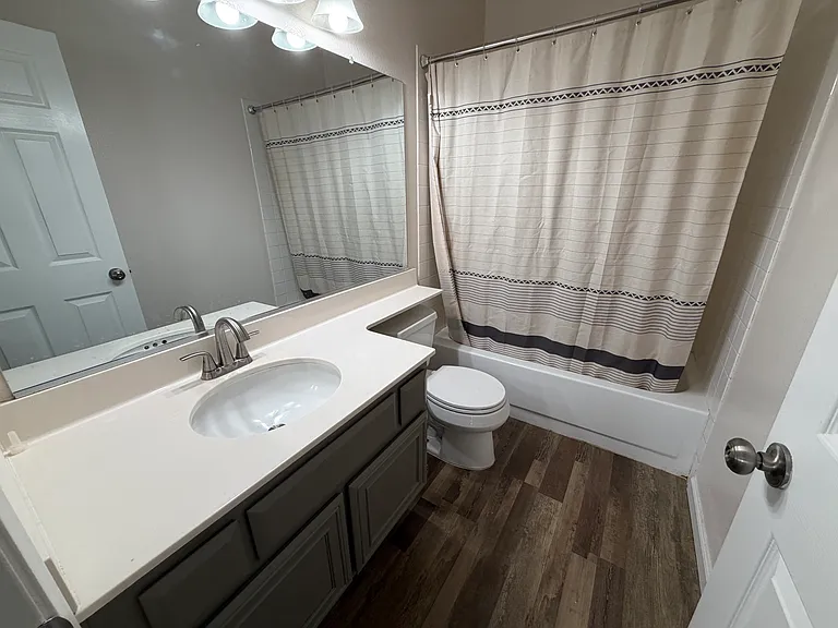 834 House Hall Bathroom
(2026)