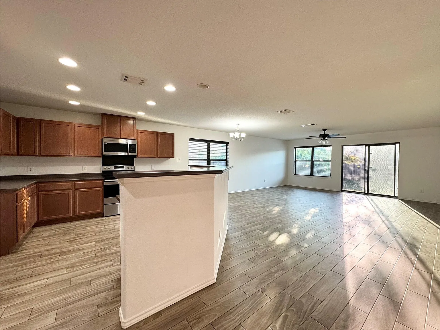 4 bed, 2.5 bath, 2108 sqft, $2,100 — Photo 1
