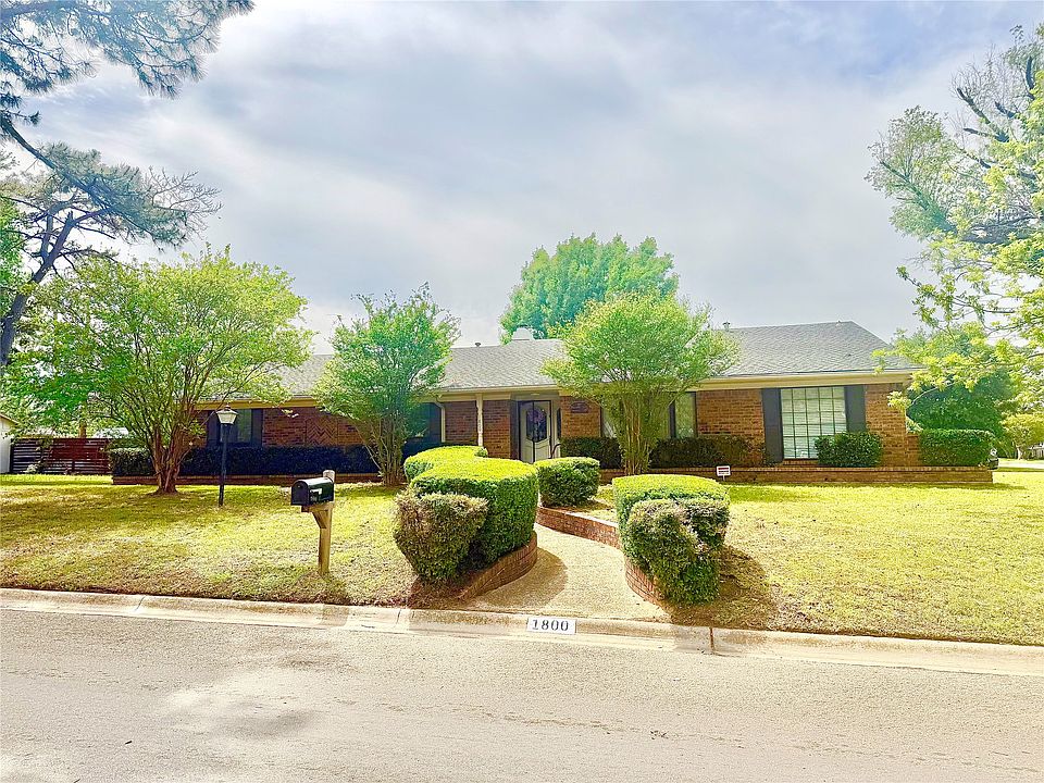 1st image of 1800 Southridge Dr