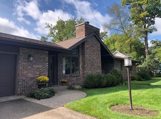 904 Waubun Dr, Fontana, WI 53125