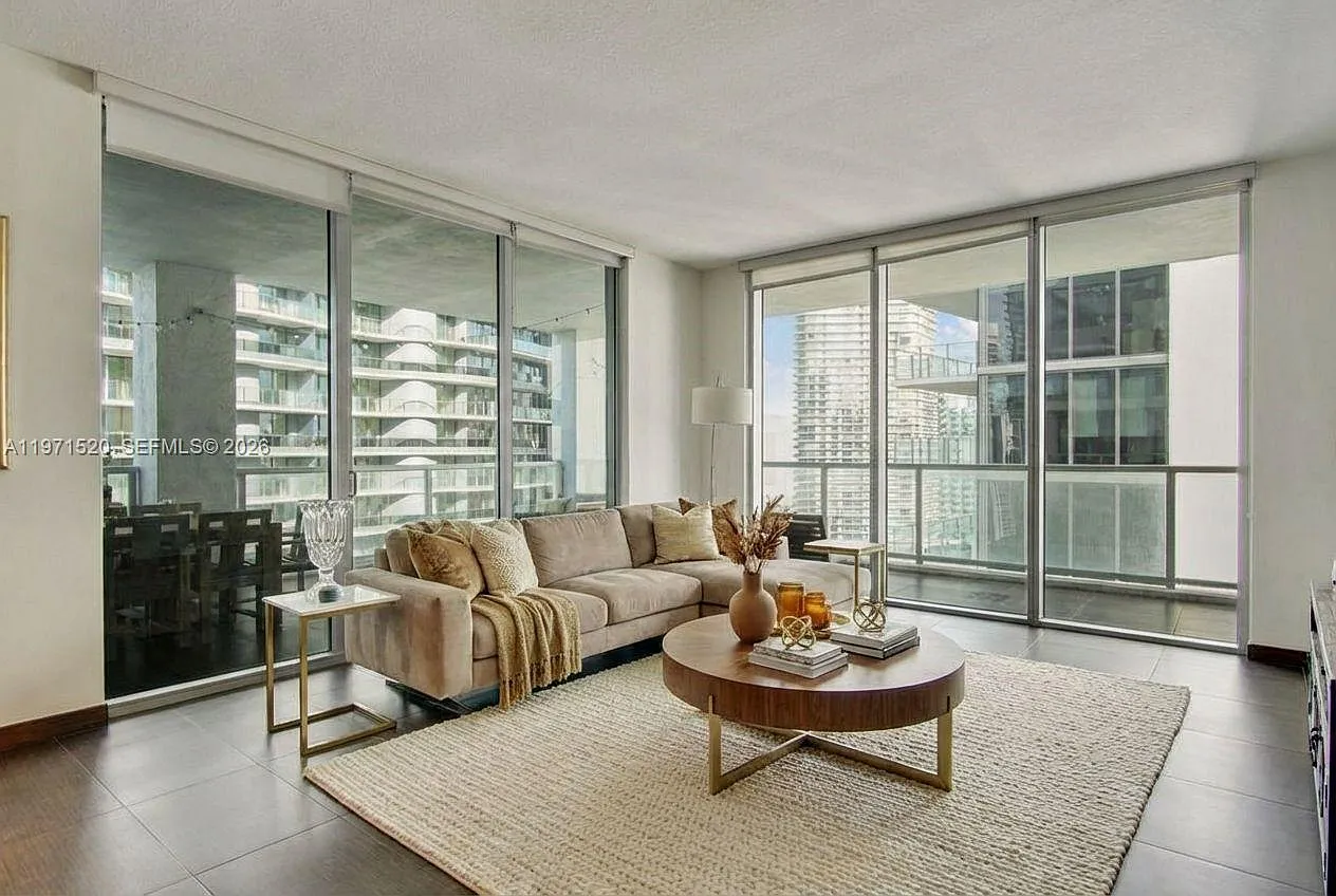 3 bed, 2252 sqft, $10,300 — Photo 1