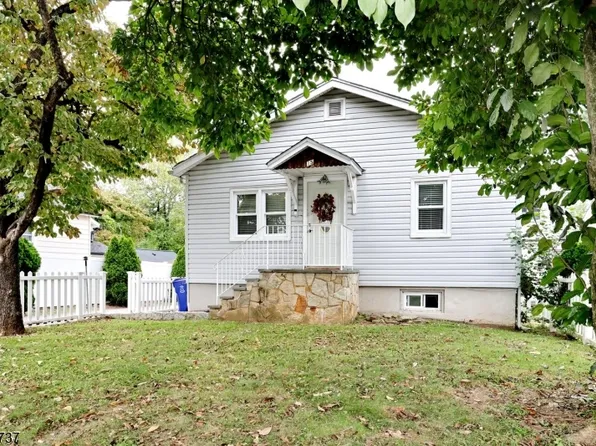 15 Crescent Ave, Totowa Boro, NJ 07512