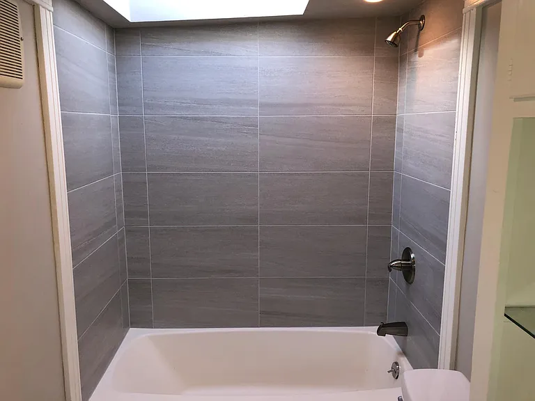 Apartment F Bathroom