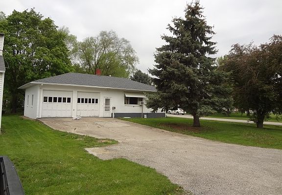 2nd image of 895 Lincoln Ave
