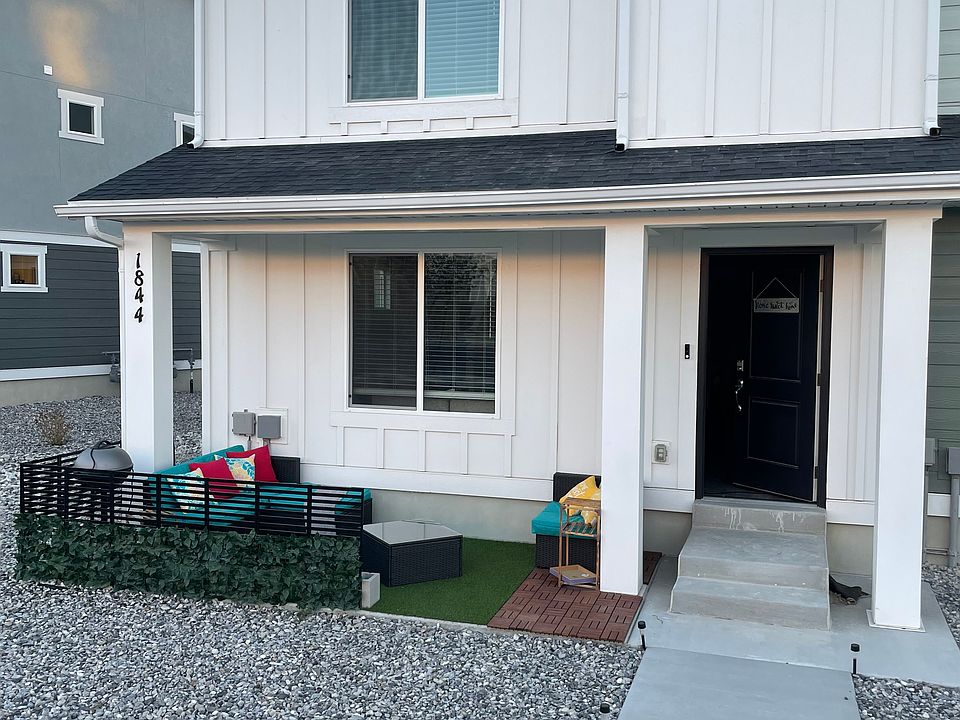 1st image of 1844 N Blue Iris Ave