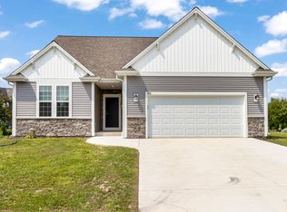 994 Cascade Cir, Hartford, WI 53027