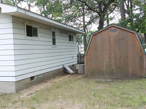 3rd image of 105 Edgewood Dr