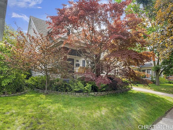 3rd image of 1516 Fremont Ave NW