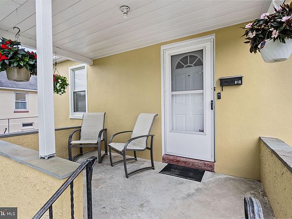 3rd image of 810 Montgomery Ave