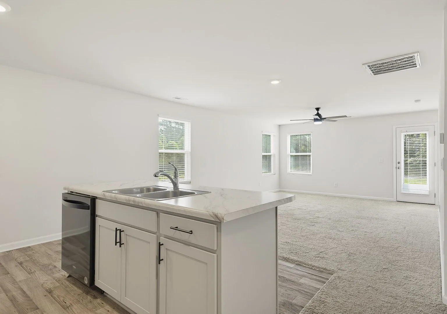 414 Hope Lane — Photo 2