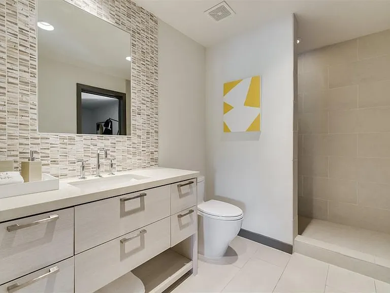 1410 Hyde Park Blvd #101 — Photo 20