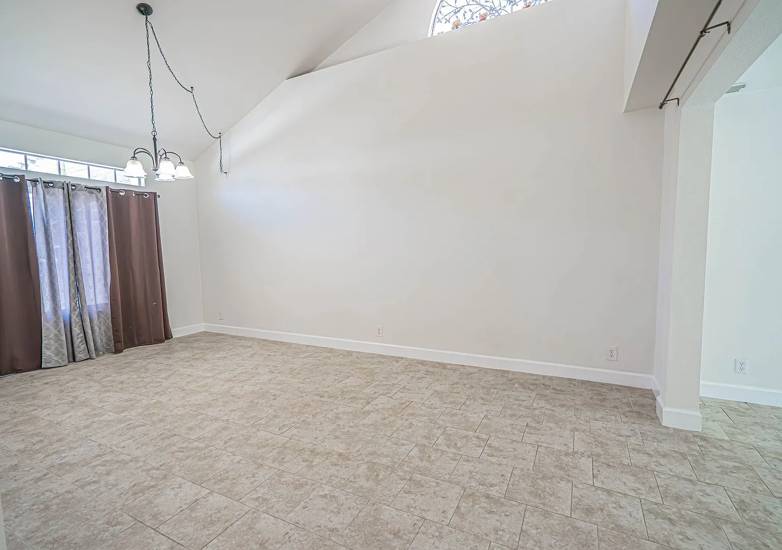 4 Bedroom Rental Home in Santa Clarita. — Photo 4