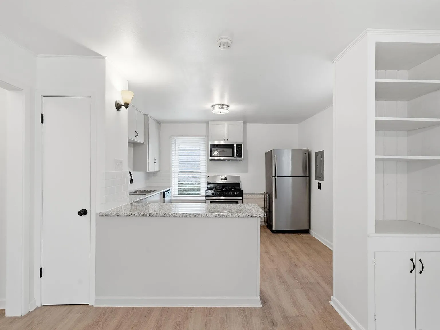 1 bed, 1.0 bath, 600 sqft, $1,700 — Photo 2
