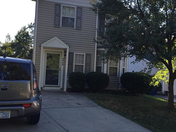 2 bedroom 2.5 bath home North east rRaleigh close to Shoppin