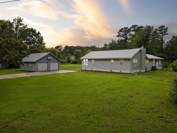 245 Lake Dr, Summerville, SC 29483