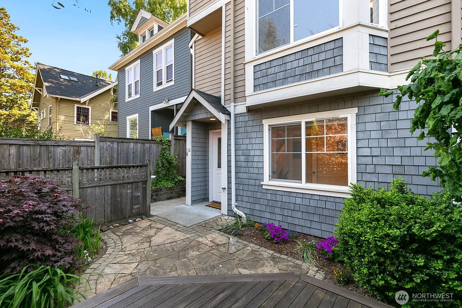 162 B 15th Avenue photo 1