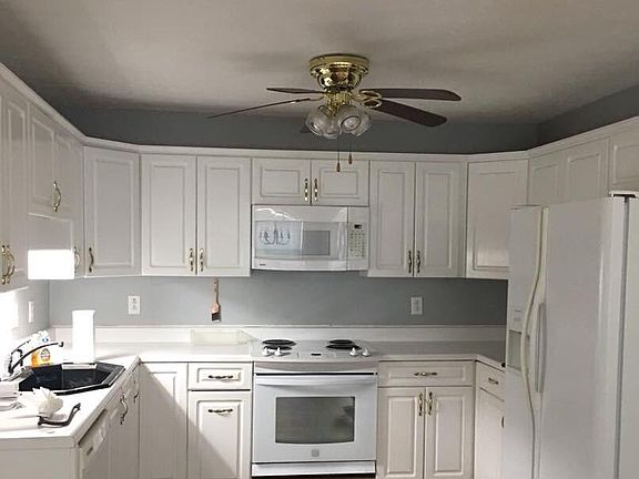 3rd image of 208 Bradley Ct