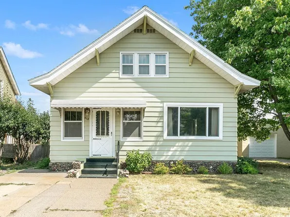 412 4th St NE, Little Falls, MN 56345