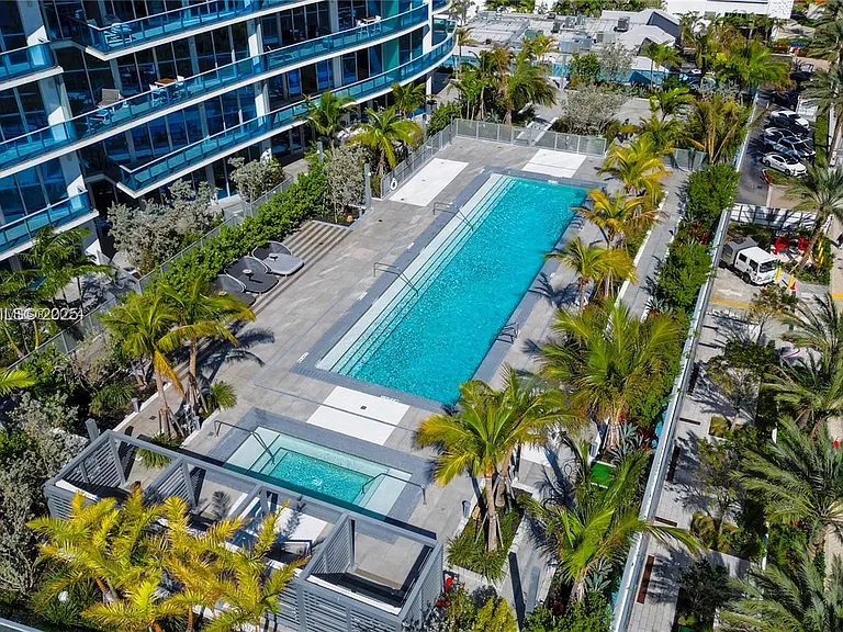17550 Collins Ave #402 — Photo 3