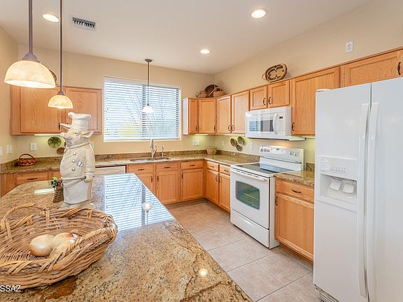 4th image of 586 W Moorwood St