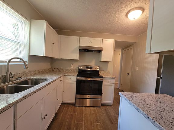 5th image of 1861 Louvre Dr