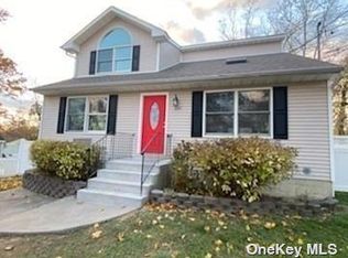 24A Jupiter Rd, Rocky Point, NY 11778