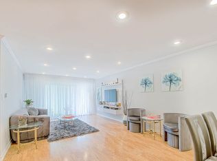 3350 Carriage Way Dr #101, Arlington Heights, IL 60004