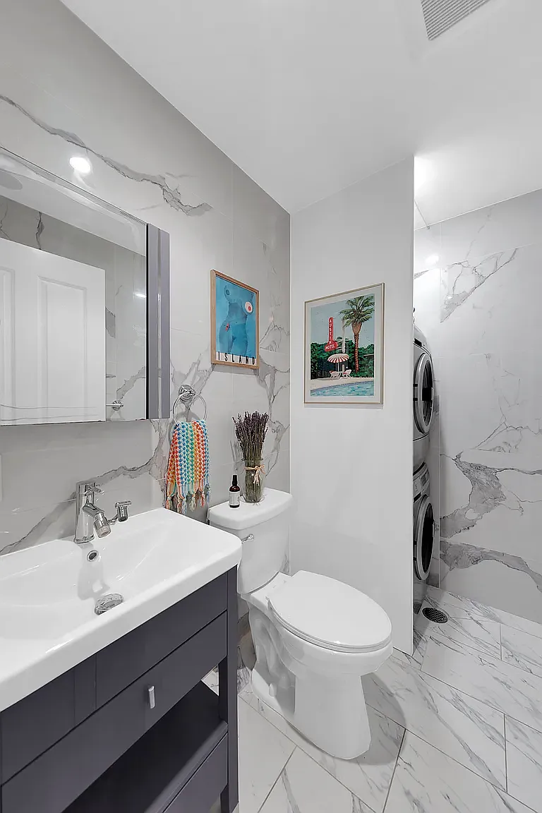 450 Hart Street — Photo 3