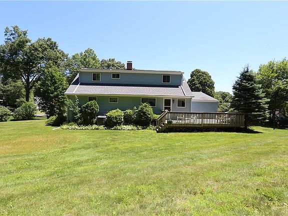 3rd image of 18 Parkway Dr