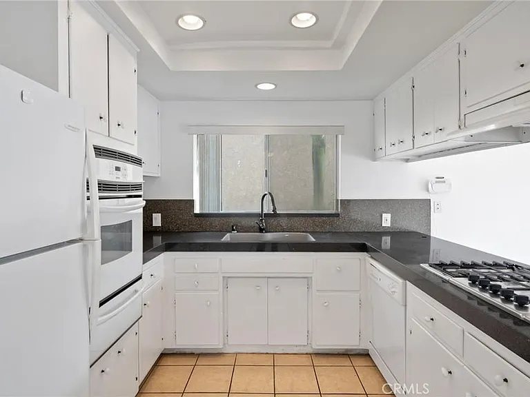 738 Manhattan Ave #A — Photo 8
