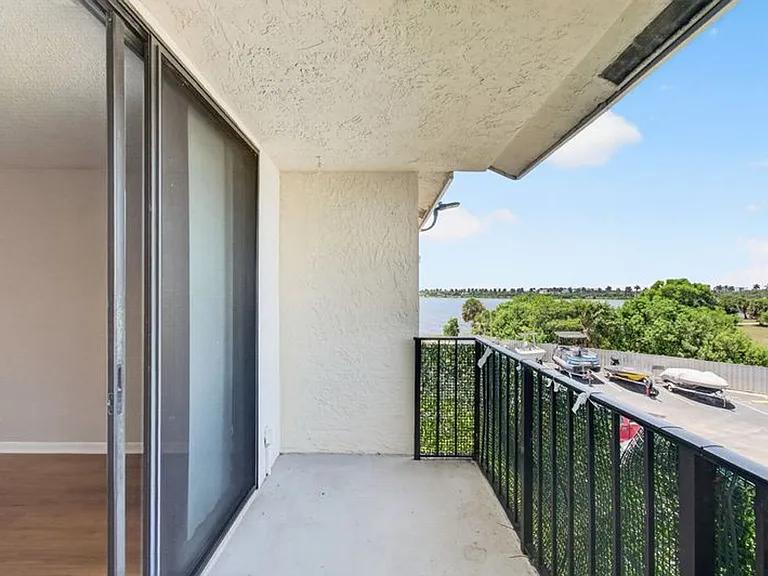 760 Executive Center Dr #32-12-32 — Photo 17