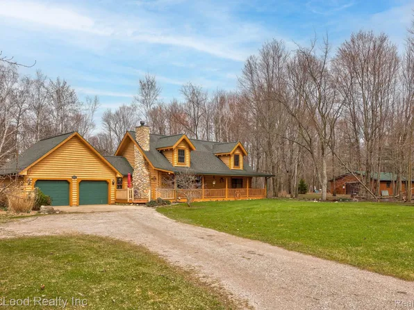 6939 Twin Creek Dr, Millington, MI 48746