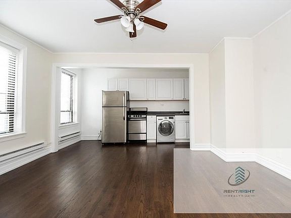 3rd image of 3345-47 N Marshfield Ave #3345-302