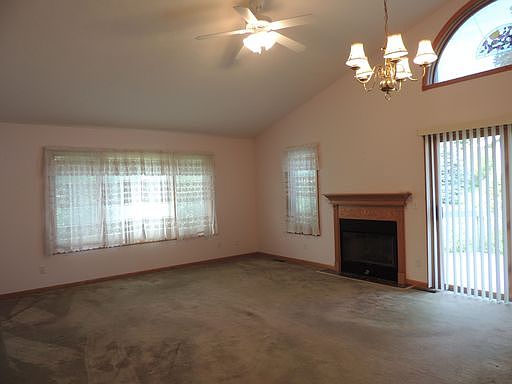 5th image of 3691 Eastview Dr